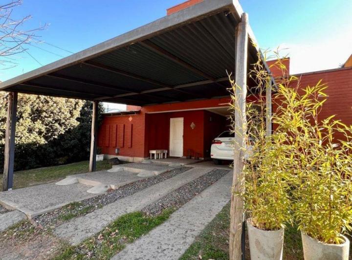 PRADOS DE LA VILLA ( Barrio Cerrado) propiedad de 3 dorm + escritorio 2