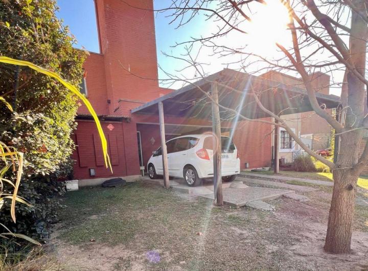 PRADOS DE LA VILLA ( Barrio Cerrado) propiedad de 3 dorm + escritorio 4