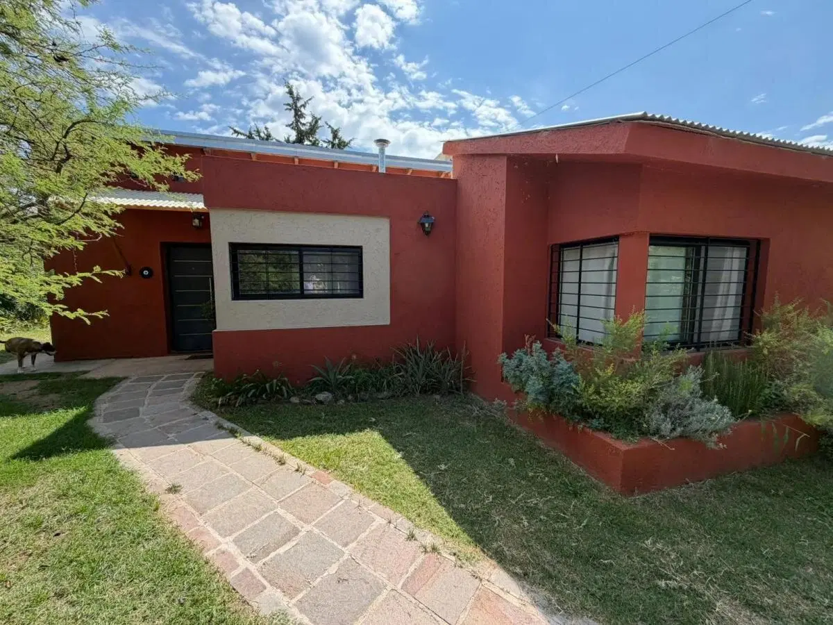 VENTA CASA  APTA CREDITO  EN UNQUILLO. UNA PLANTA 3
