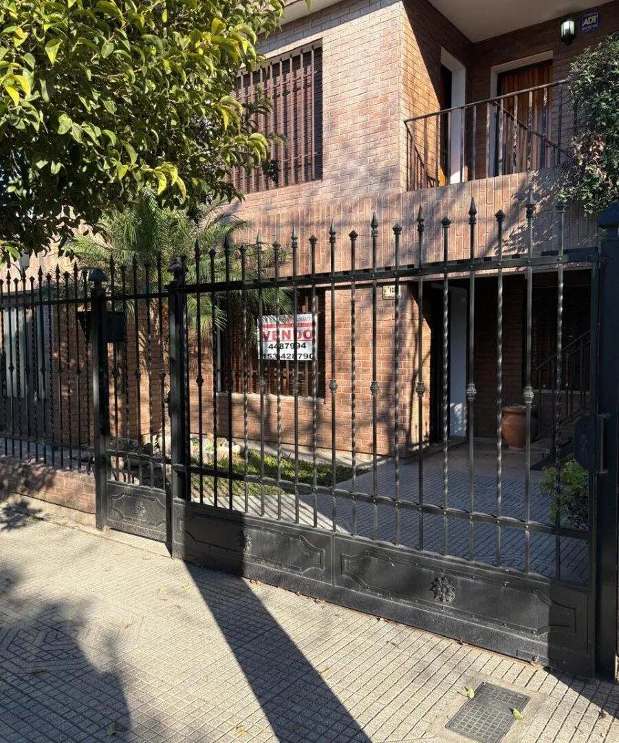 Oportunidad B° Poeta Lugones 2 casas (3 dorm) 2