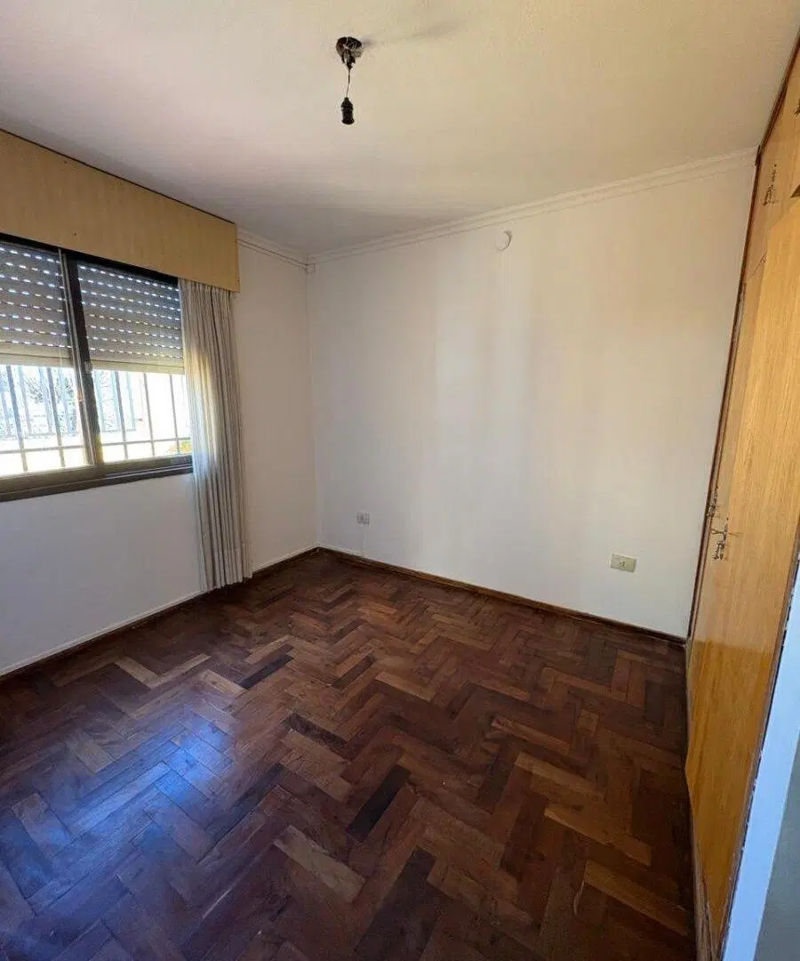 Oportunidad B° Poeta Lugones 2 casas (3 dorm) 4
