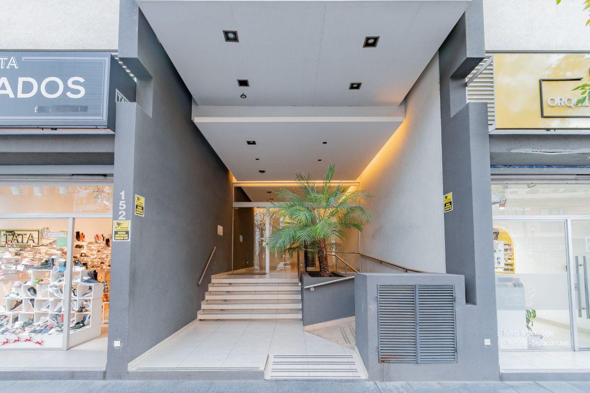 DEPARTAMENTO 4 AMBIENTES CON BALCÓN Y COCHERA