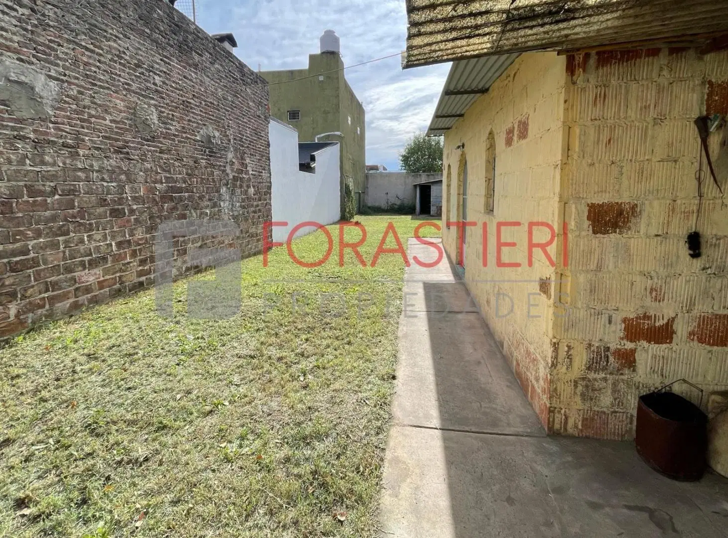 Depósito en Caseros 4