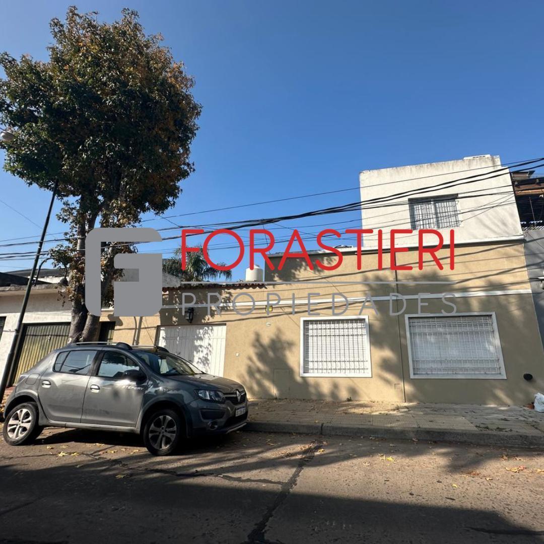 Casa en alquiler de tres ambientes en Victoria
