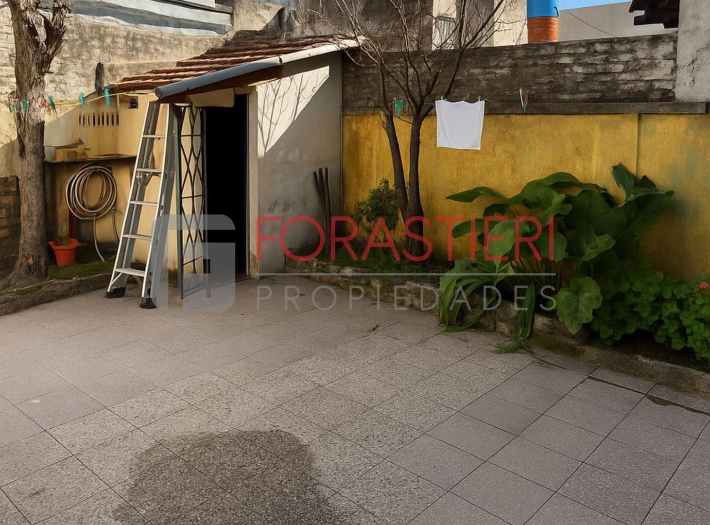 Foto de VENTA PH 3 ambientes con cochera y patio con parrilla — Próxima a plaza, imagen 3