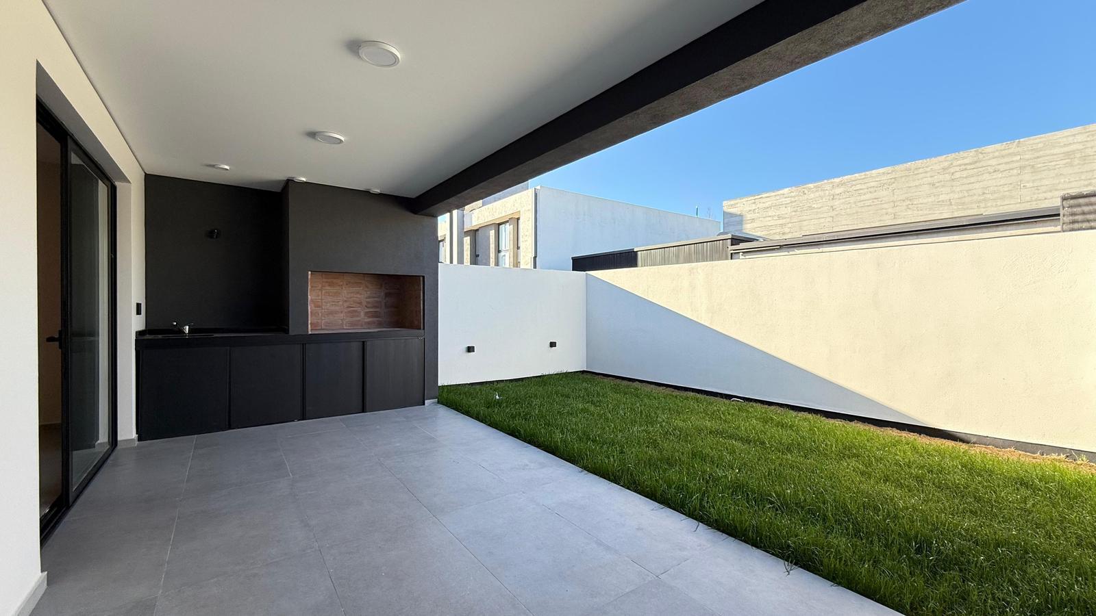 Dúplex Planta Baja 2 Dormitorios Claros Del Bosque