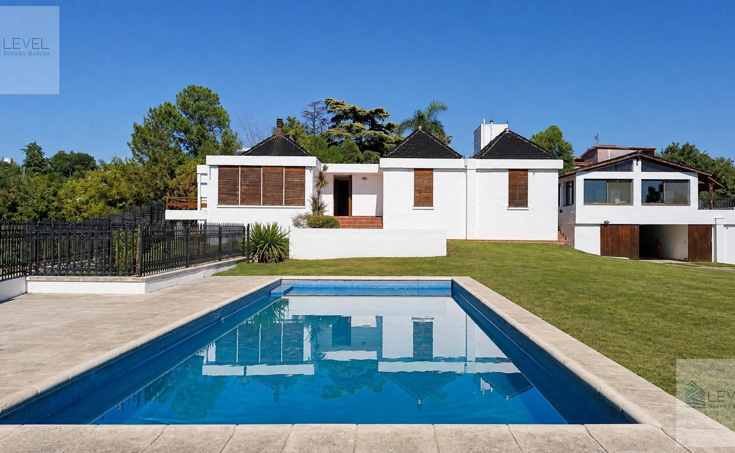 Foto de Exclusiva Casa con Vista Panorámica al Lago en Villa del Lago – Villa, imagen 1