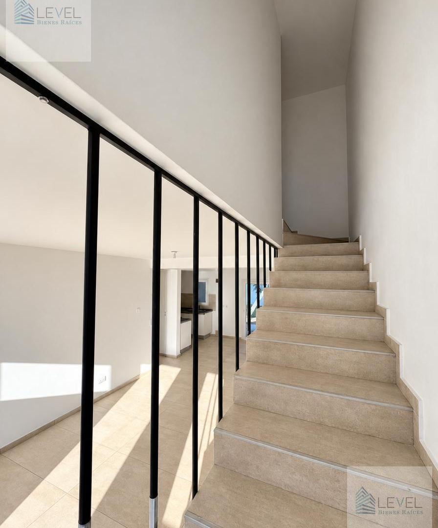 Foto de Duplex en ALQUILER 3 dormitorios en La Calandria, imagen 2