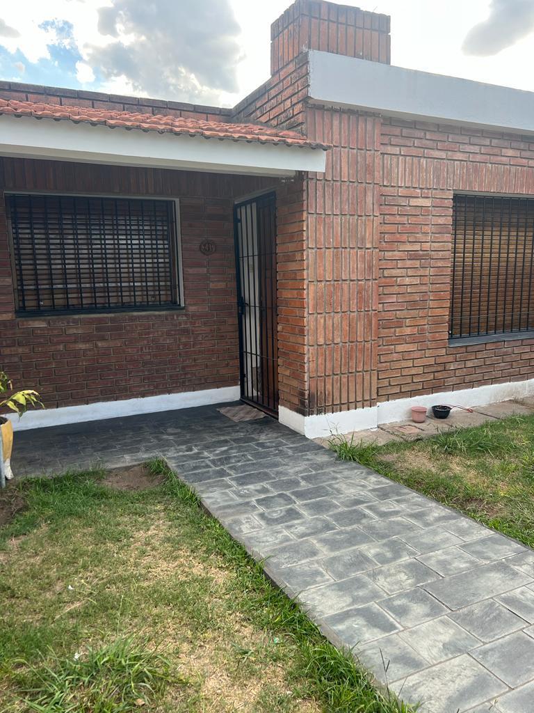 Villa Centenario! Oportunidad! Casa 4 Dor C/ Patio - 200 m Av Nuñez D 125.m 1