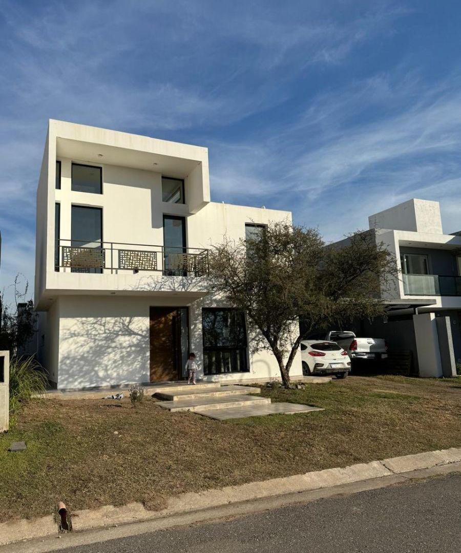Casa en Venta - B° Las Cañitas - USD $250.000