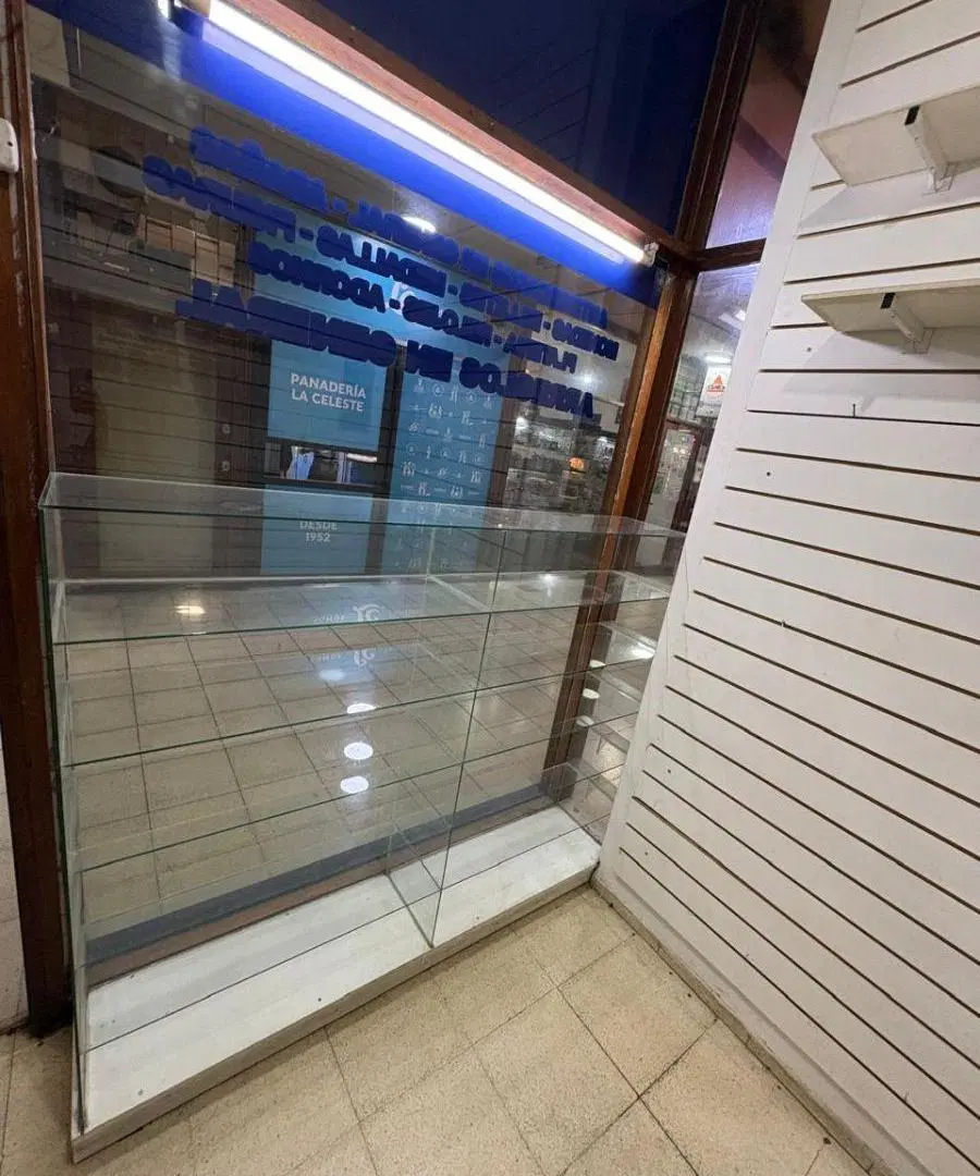 ¡ALQUILÁ TU LOCAL EN GALERÍA CINERAMA! | Excelente ubicación sobre Av. Colón 335 2