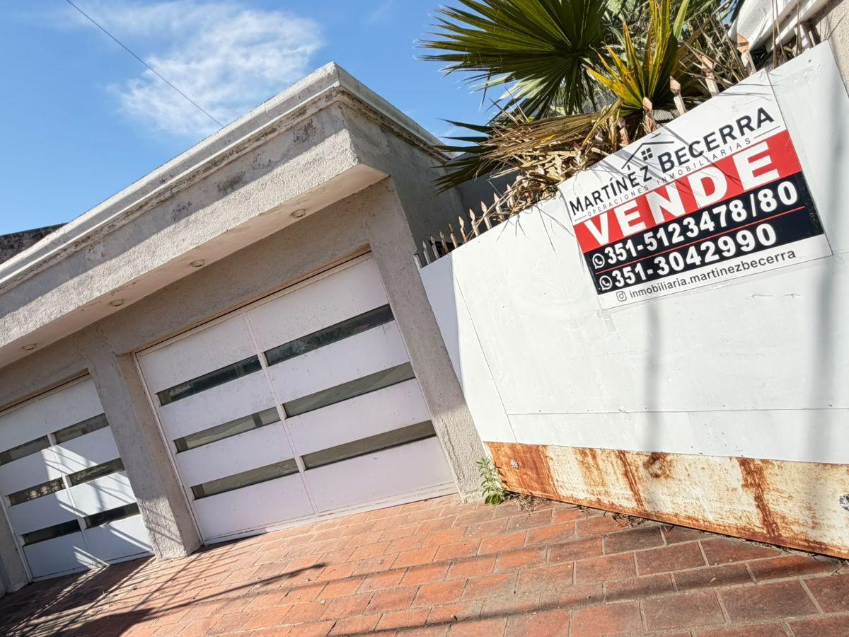 Foto de URCA / Casa a reciclar con potencial para unidades comerciales o, imagen 1