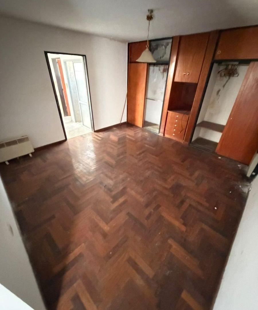 Foto de URCA / Casa a reciclar con potencial para unidades comerciales o, imagen 3