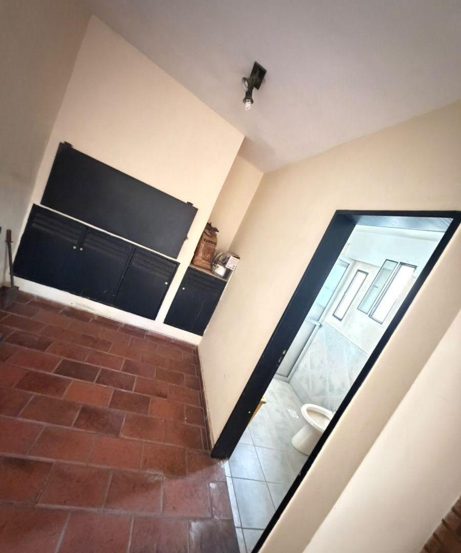Foto de URCA / Casa a reciclar con potencial para unidades comerciales o, imagen 5
