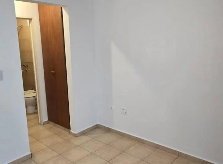 ALQUILO zna Castro Barros DEPTO 1 DOR c/ PATIO PROPIO Y ASADOR Y PILETA COMUN 4