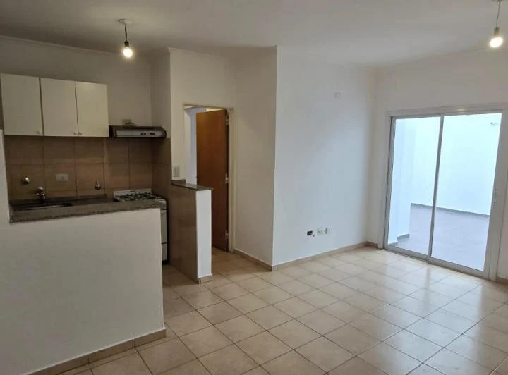 ALQUILO zna Castro Barros DEPTO 1 DOR c/ PATIO PROPIO Y ASADOR Y PILETA COMUN 2