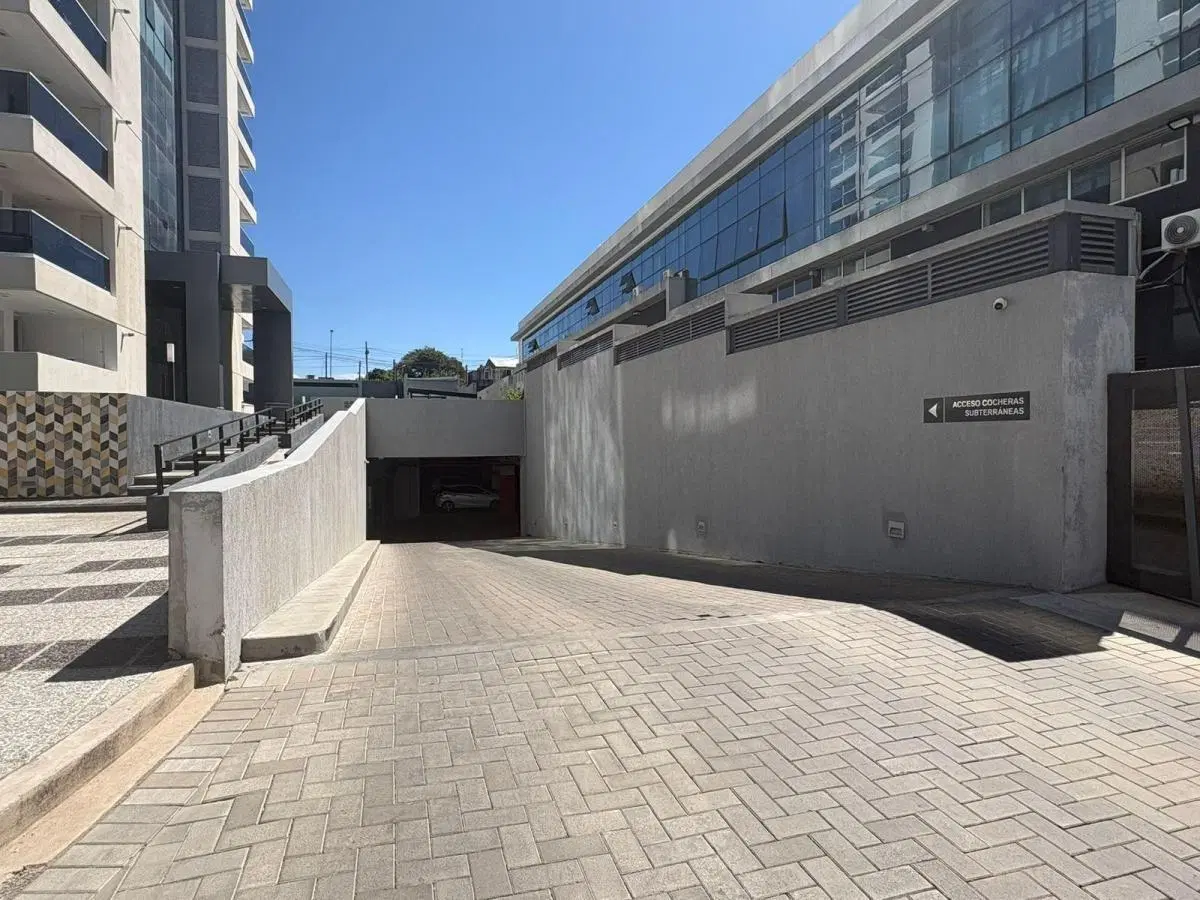 VENTA oportunidad con cochera EDIFICIO DIVA DE GAMA DEPTO DOS DORMITORIOS DOS BAÑOS 3