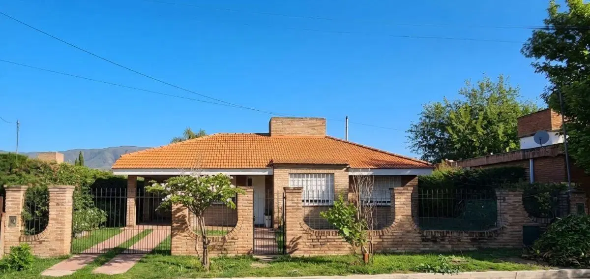 OPORTUNIDAD VENTA CASA CHALET PLAYAS DE ORO VILLA CARLOS PAZ 3 DOR PILETA Y QUINCHO 5