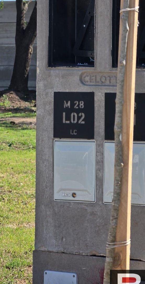 Foto de Terreno / Lote en venta de 360m2 APTO DUPLEX ubicado en CALANDRIA II, imagen 2