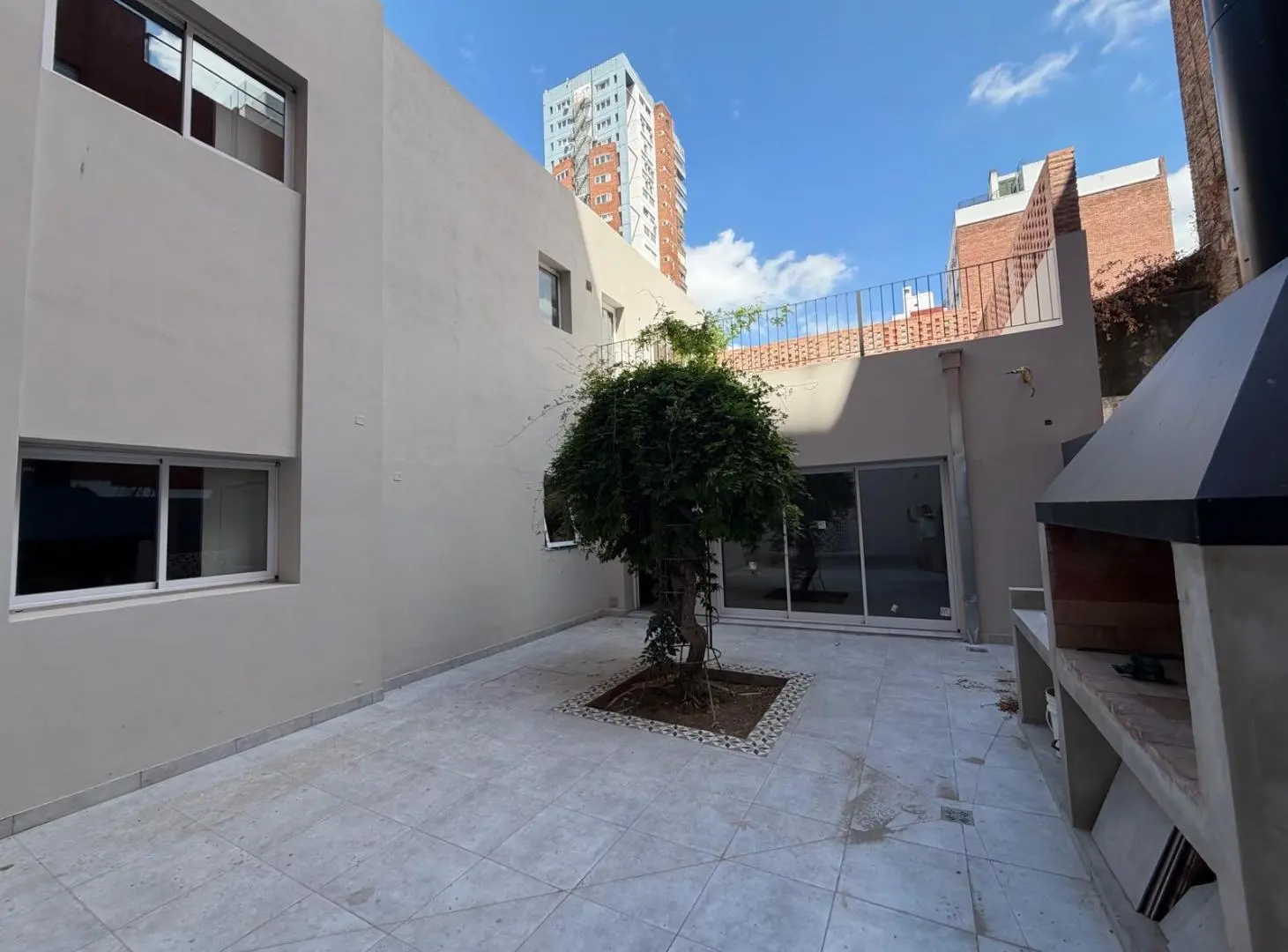 Casa de 3 dormitorios en Barrio Lourdes 2