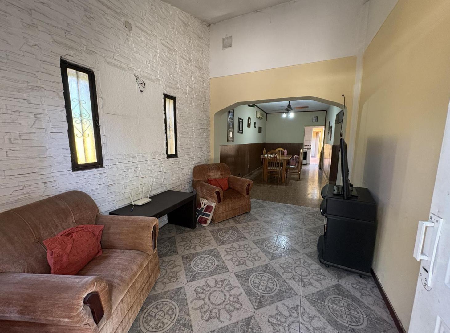 Casa con galpón en Bella Vista