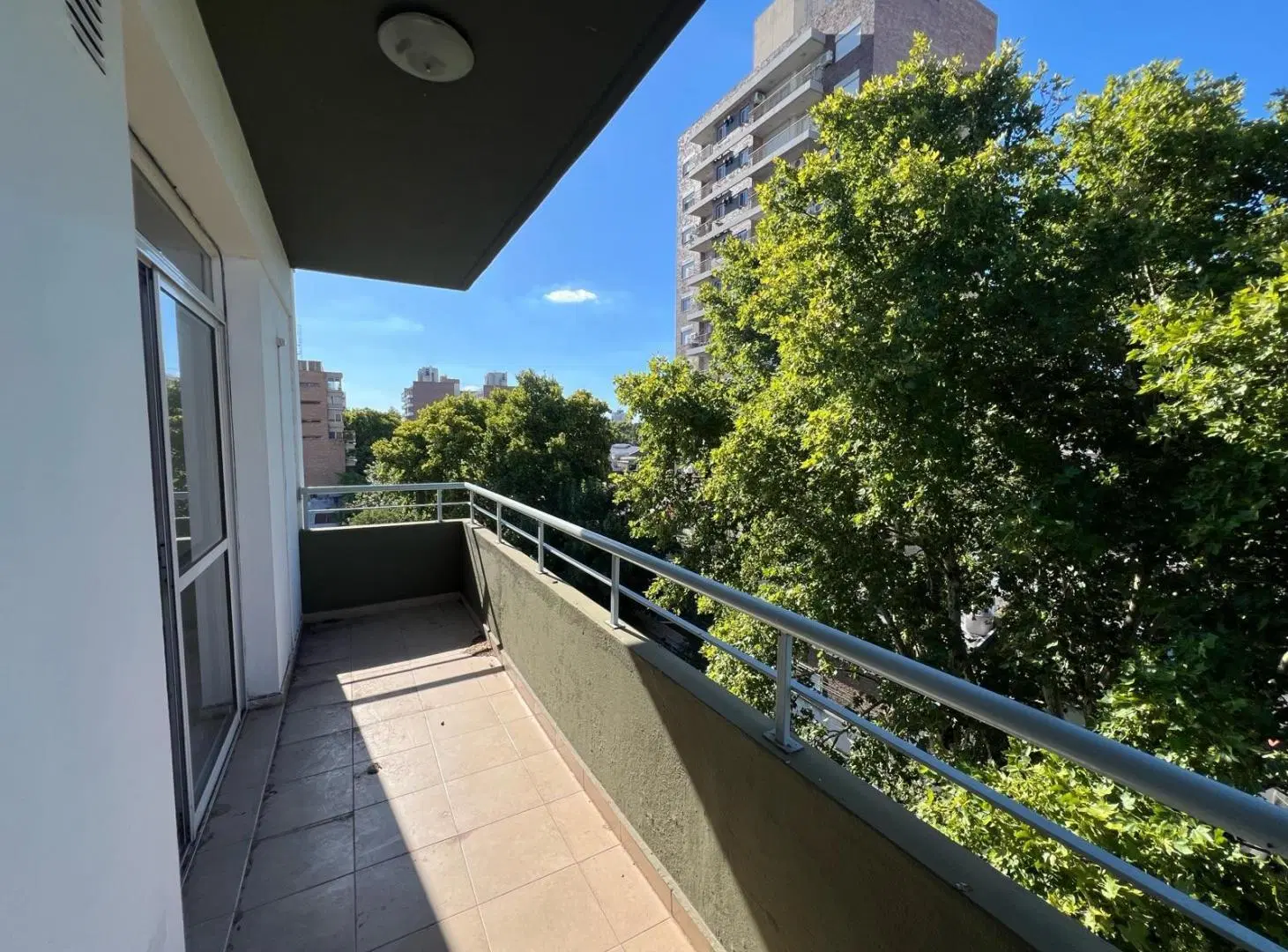 Venta Departamento 1 dormitorio con doble balcon, Echesortu. 2