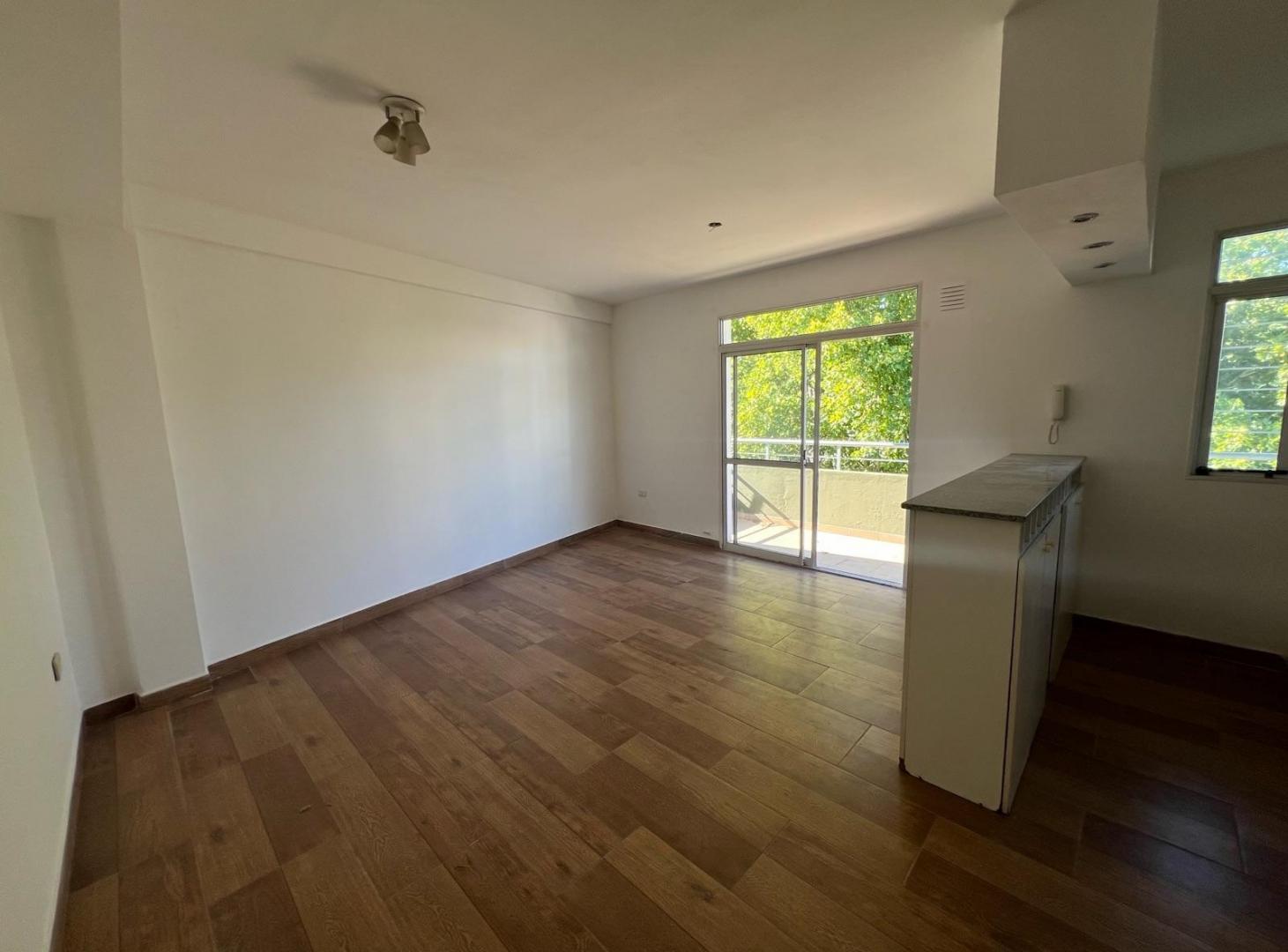 Venta Departamento 1 dormitorio con doble balcon, Echesortu.