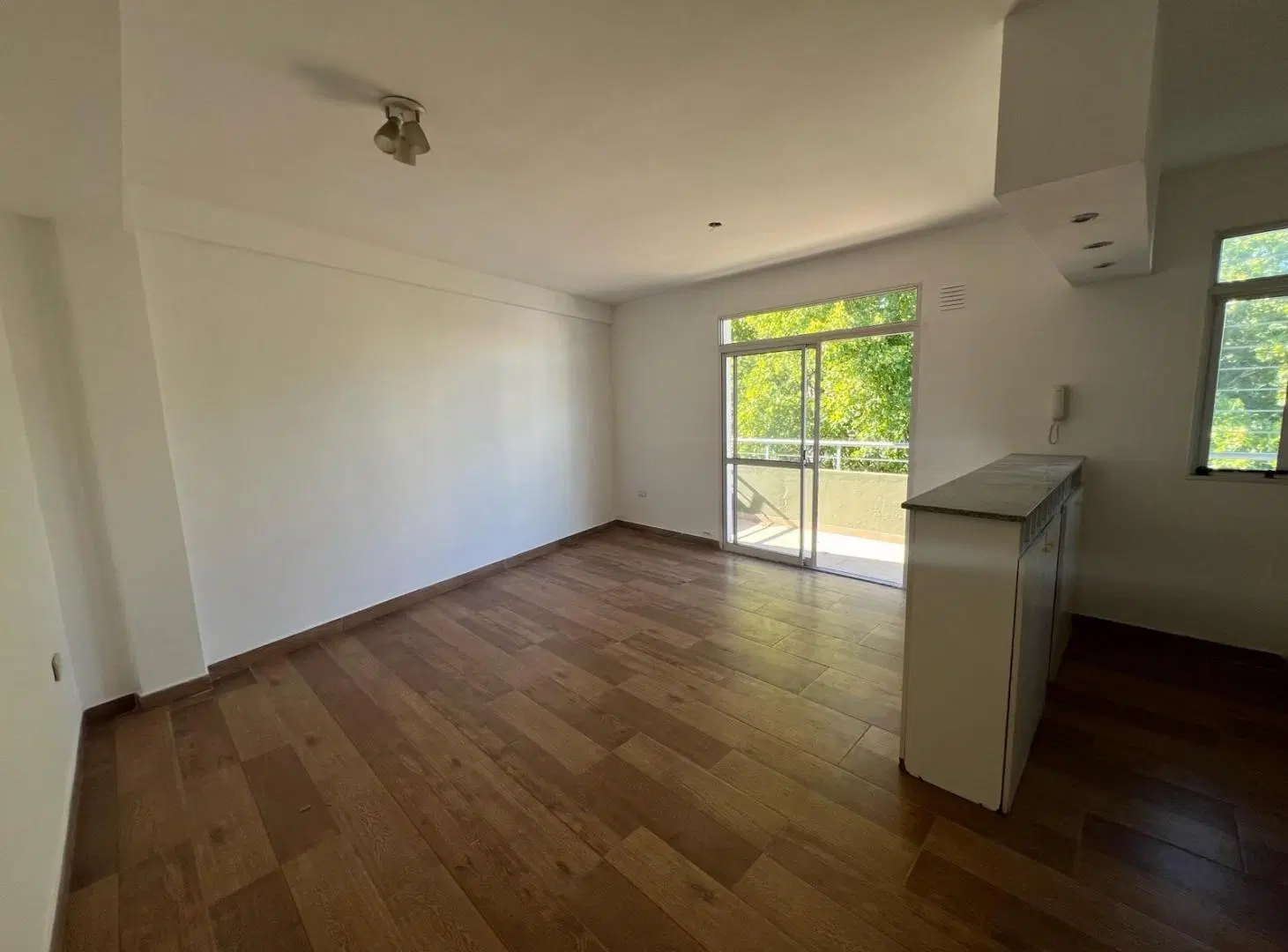 Venta Departamento 1 dormitorio con doble balcon, Echesortu. 3