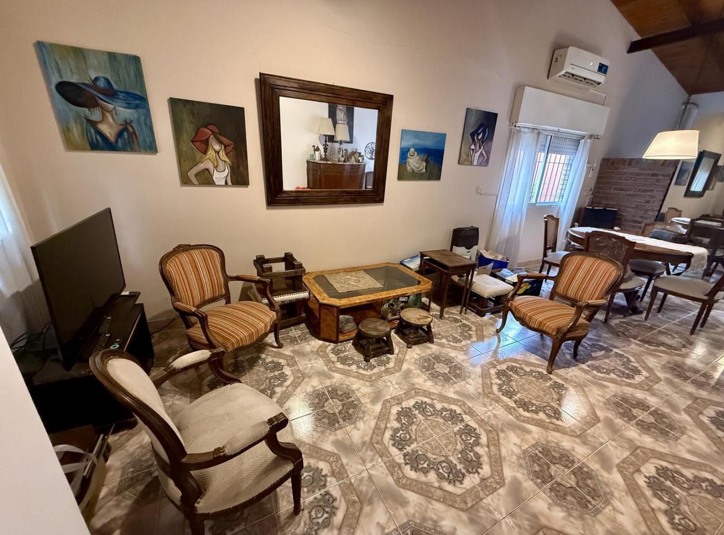 Foto de Casa de dos dormitorios, cochera y jardin en el centro de Funes, imagen 4