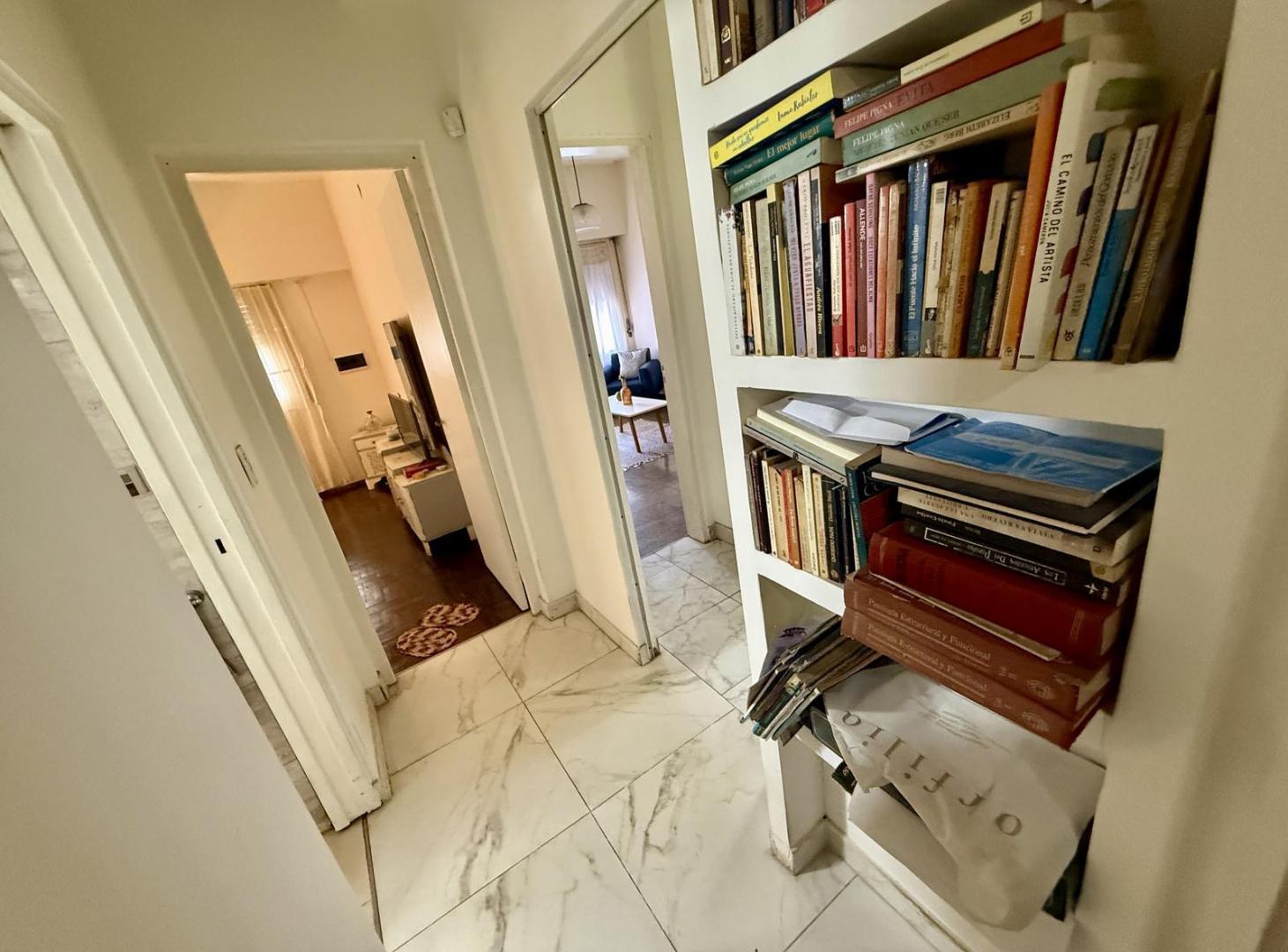 Foto de Casa de dos dormitorios, cochera, jardín y parrillero, imagen 4