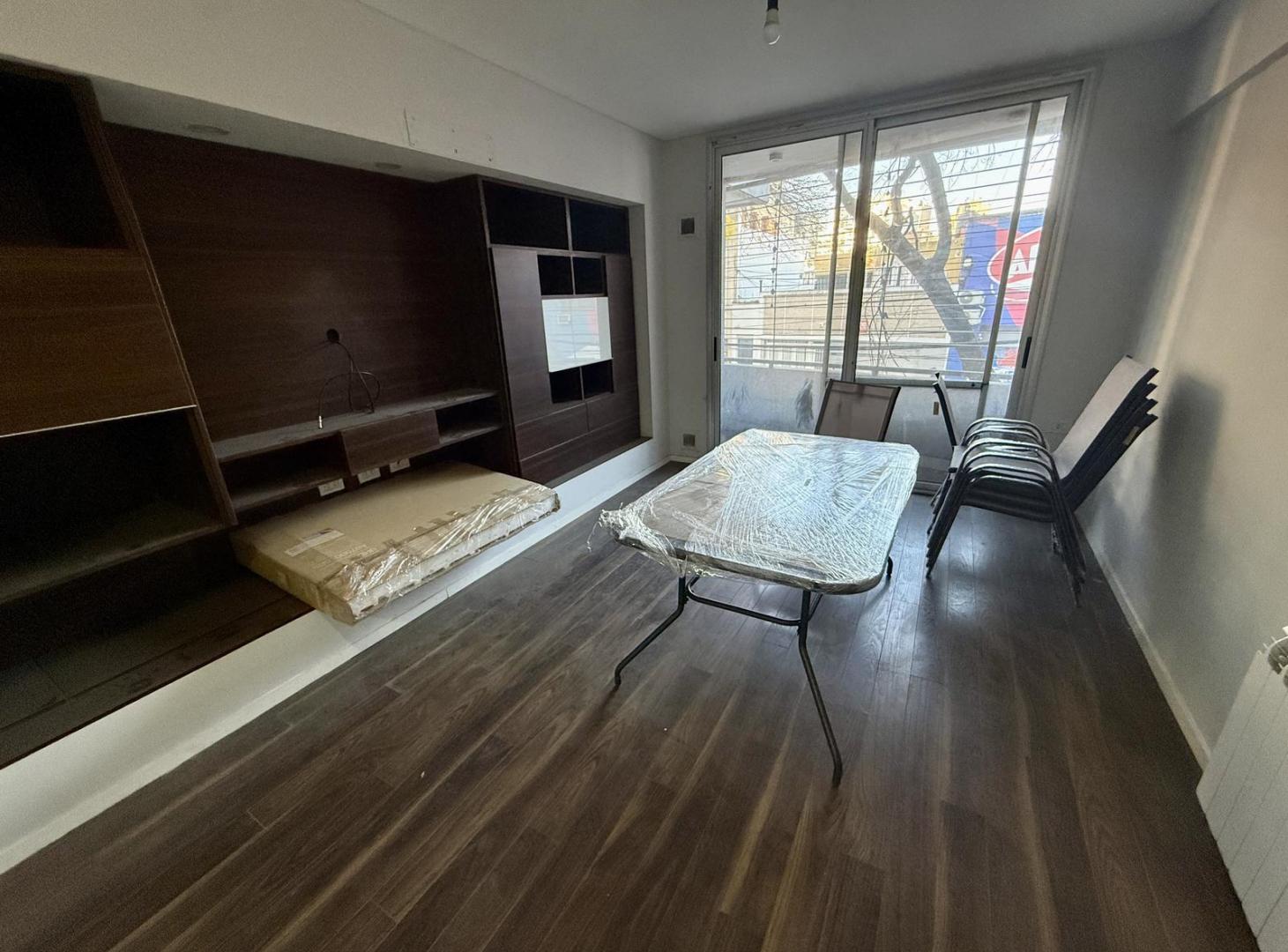 Foto de Departamento 1 dormitorio con cochera y balcón terraza con parrillero, imagen 2