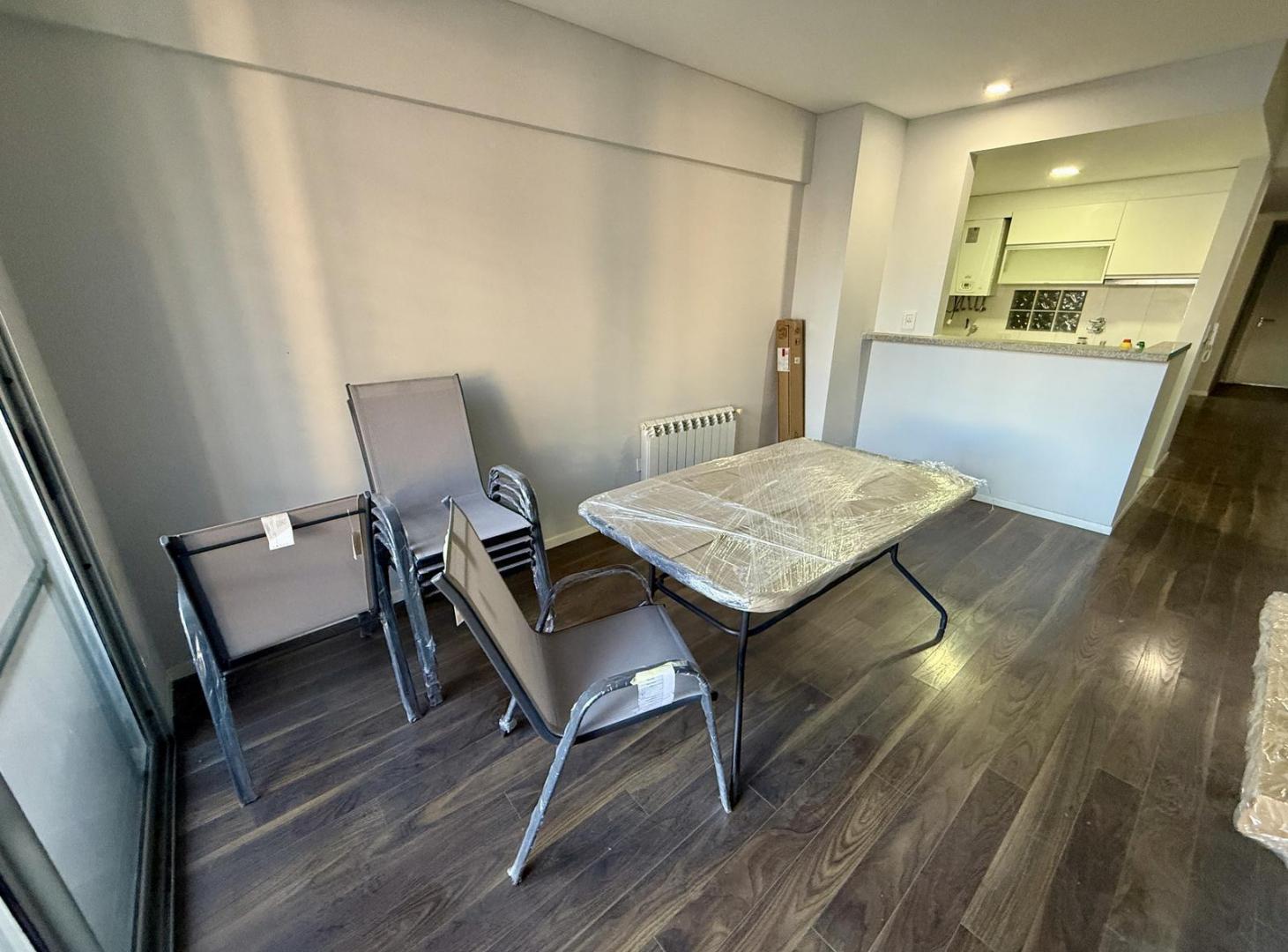 Foto de Departamento 1 dormitorio con cochera y balcón terraza con parrillero, imagen 1