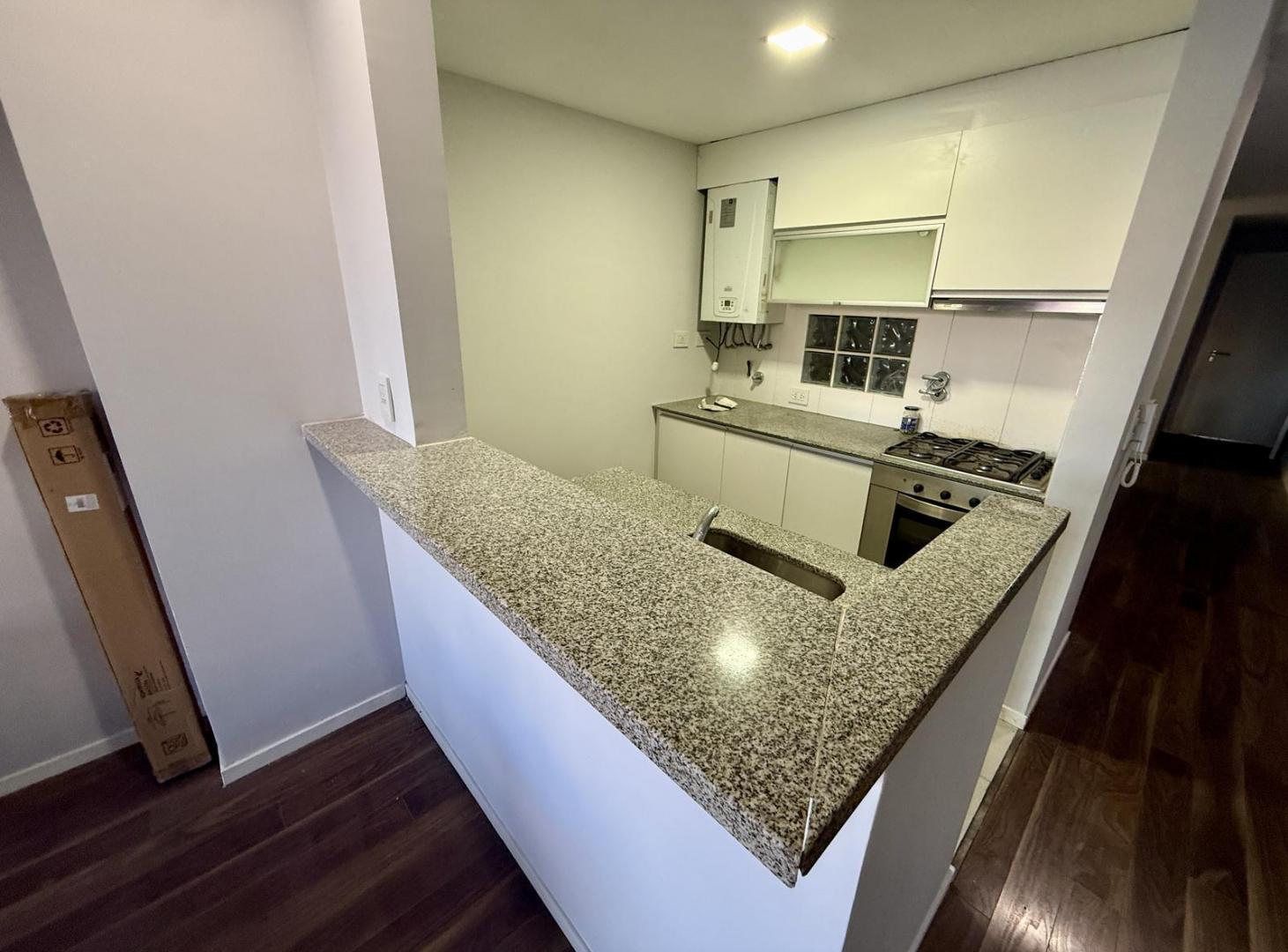 Foto de Departamento 1 dormitorio con cochera y balcón terraza con parrillero, imagen 5