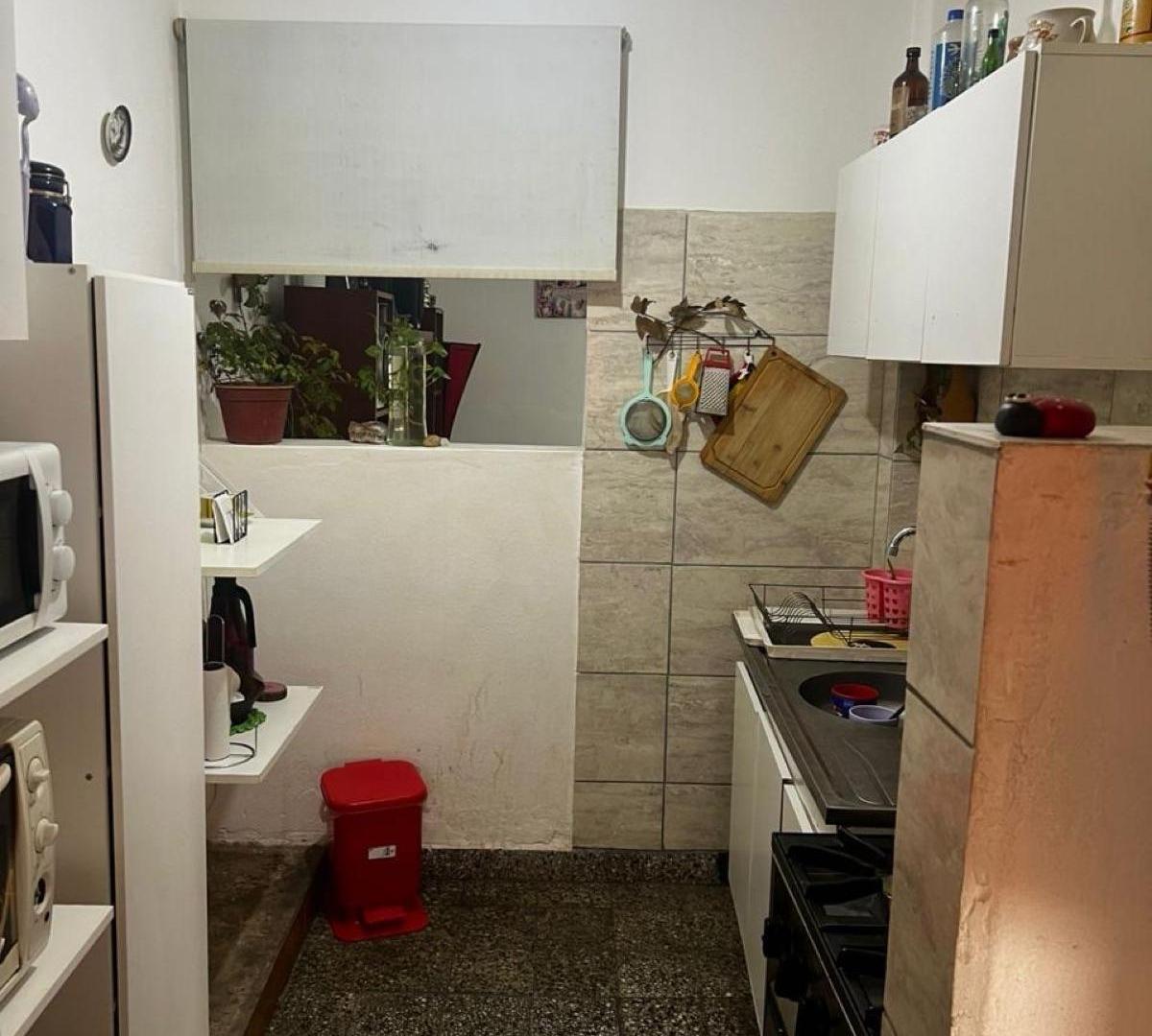 Foto de Propiedad para inversión con local comercial y 2 departamanentos, imagen 2