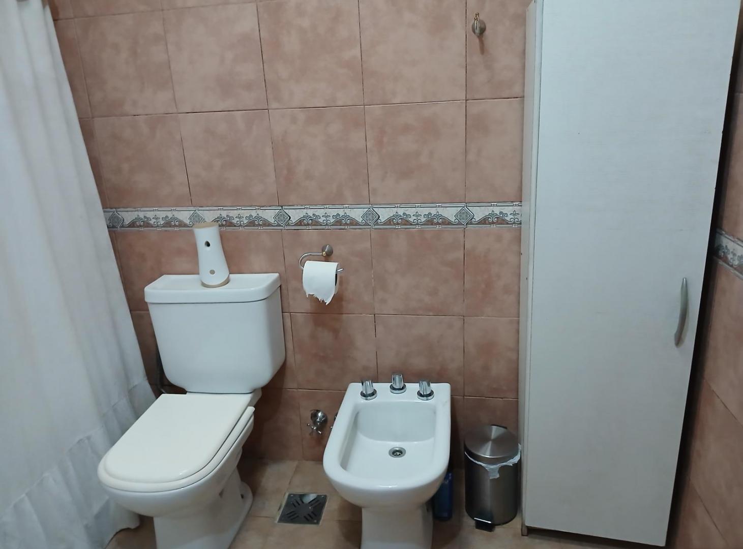 Foto de VENTA Casa de pasillo 3 dormitorios con quincho y patio, imagen 3