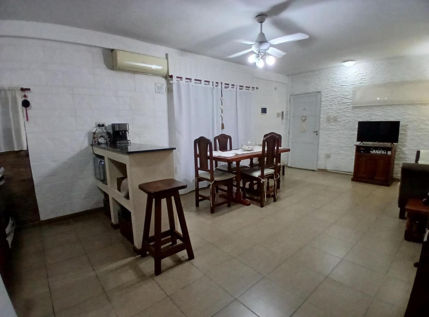 Foto de VENTA Casa de pasillo 3 dormitorios con quincho y patio, imagen 4