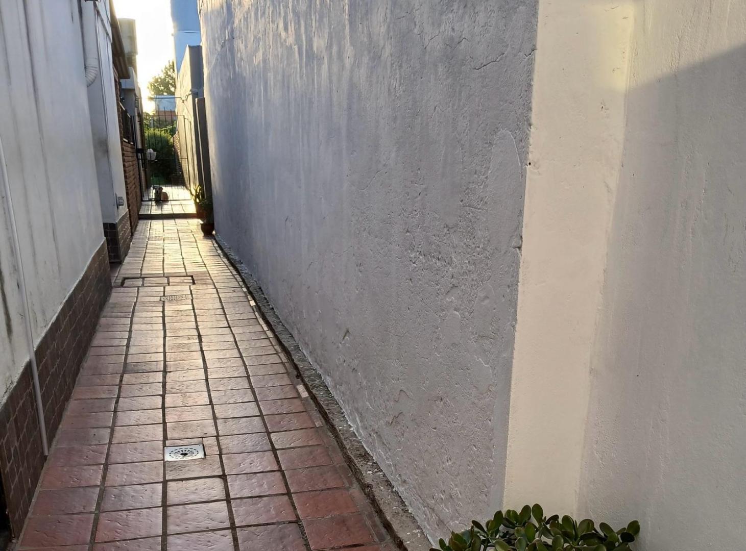 Foto de VENTA Casa de pasillo 3 dormitorios con quincho y patio, imagen 5
