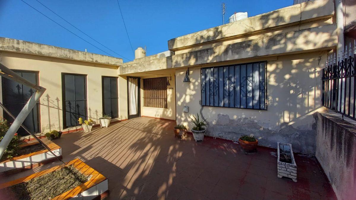 Foto de VENTA CASA 2 DORMIT. LICEO SEGUNDA SECCION, imagen 2