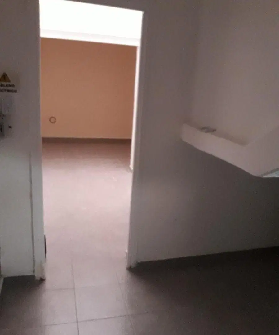 VENTA LOCAL COMERCIAL Y DEPTO 2 DORM. CENTRO 4