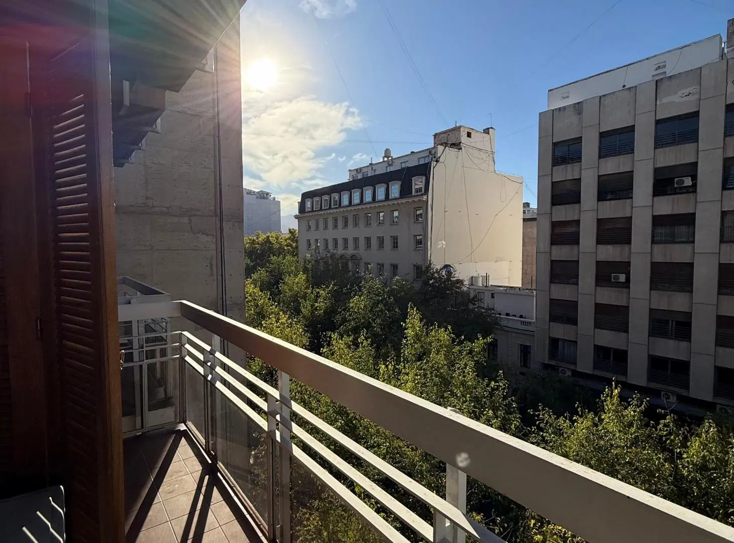 Hermoso departamento en Alquiler totalmente amoblado en edificio de categoría en Peatonal Sarmiento. 5