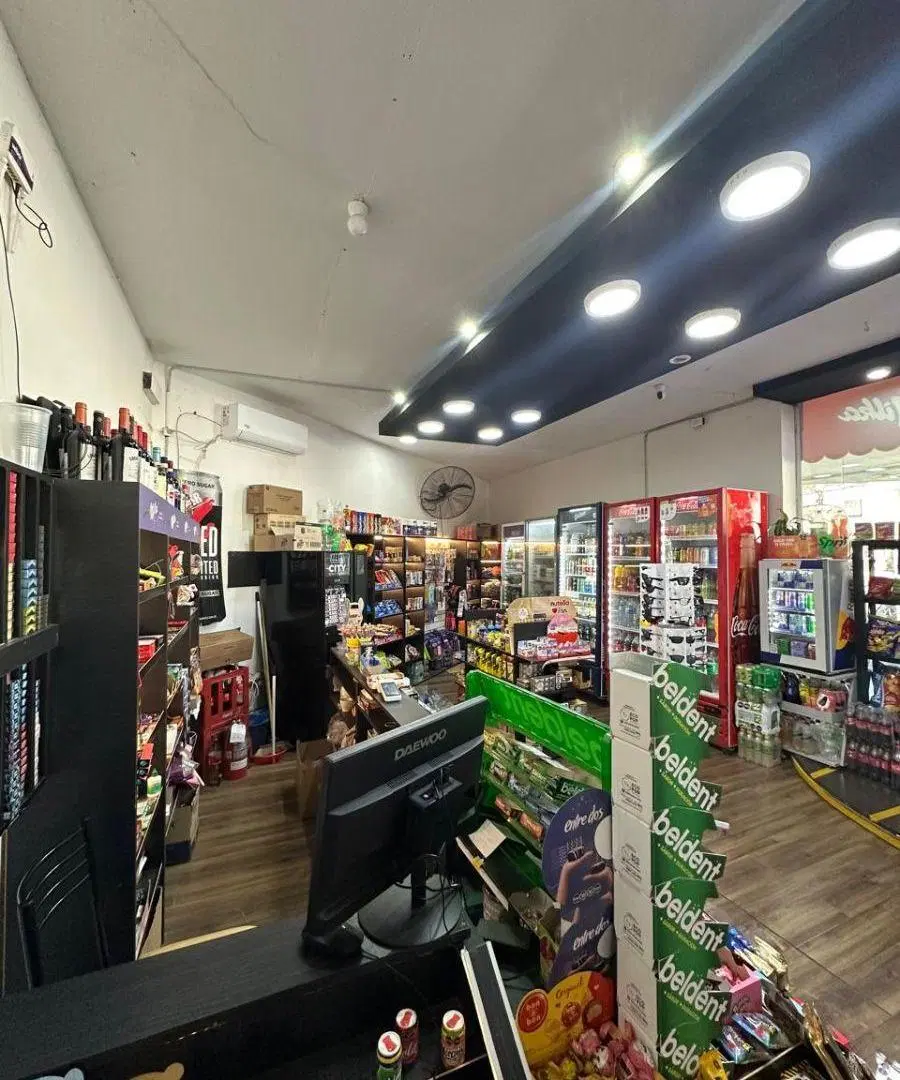 ALQUILER LOCAL COMERCIAL CHACRAS DE CORIA 8