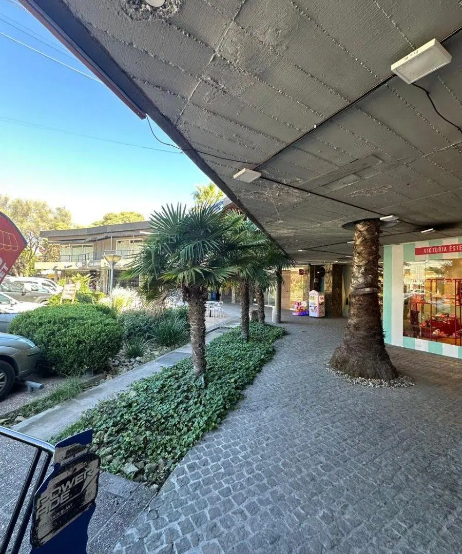 ALQUILER LOCAL COMERCIAL CHACRAS DE CORIA 2
