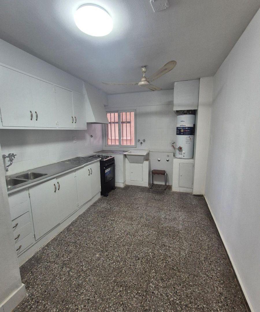 Foto de ALQUILER – AMPLIO DEPARTAMENTO DE 2 DORMITORIOS EN AV. MITRE 512, imagen 4