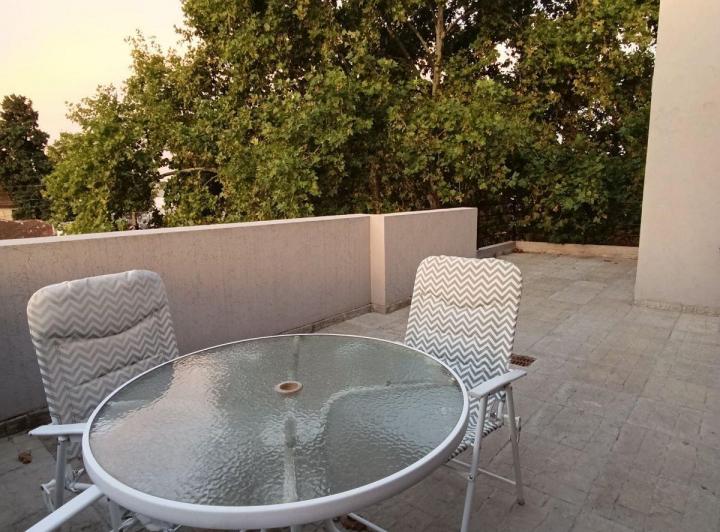 Venta o alquiler de Casa a estrenar. 4 plantas, full amenities- Banfield O. 5
