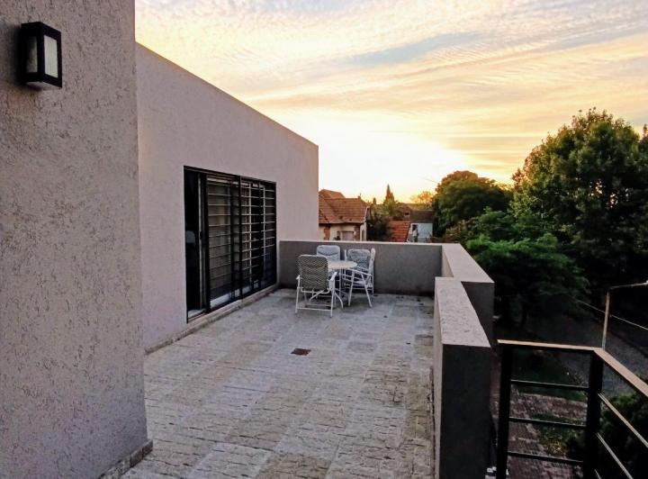 Venta o alquiler de Casa a estrenar. 4 plantas, full amenities- Banfield O. 3