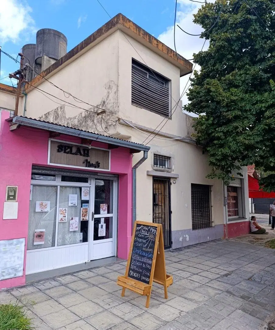 Casa tipo duplex en venta con dos locales comerciales. Lomas de Zamora Este 2