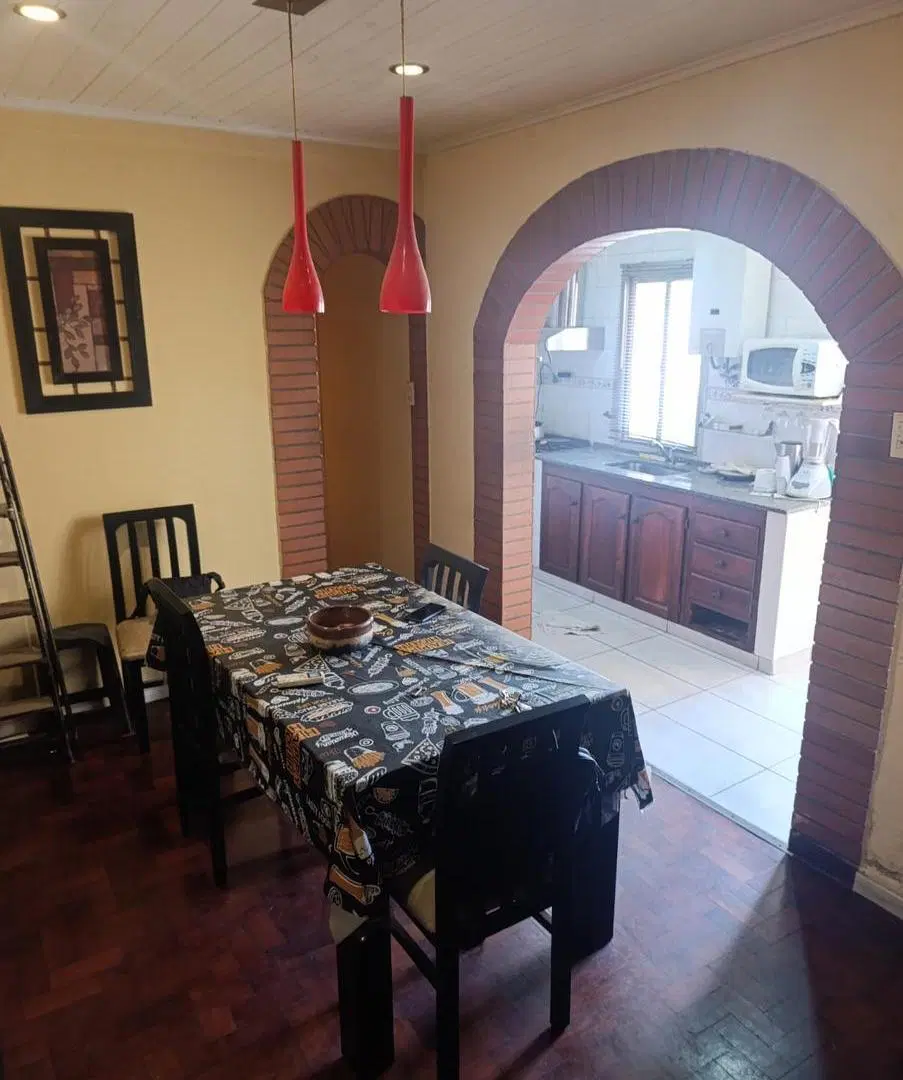 PH en venta. A refaccionar, gran oportunidad. Excelente ubicación Lanús O. 3