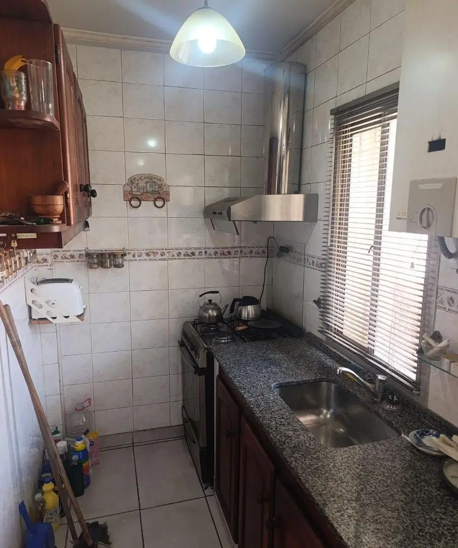 PH en venta. A refaccionar, gran oportunidad. Excelente ubicación Lanús O. 4