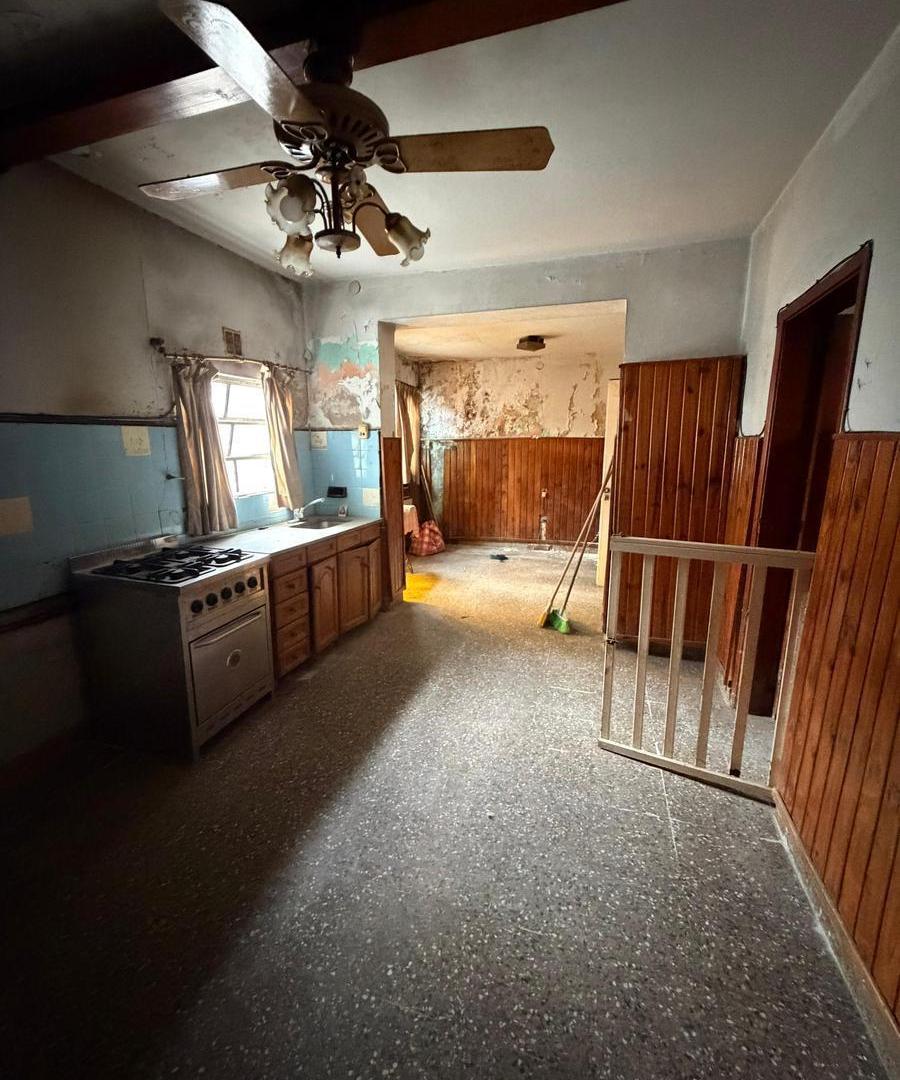 Foto de PH en Venta. Excelente ubicación. A Refaccionar, Oportunidad. Lomas, imagen 3
