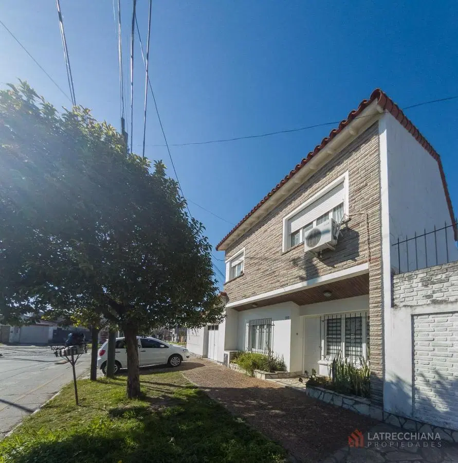 Venta de casa, Oportunidad imperdible. Retasada y en excelente estado - Lomas Oeste 3